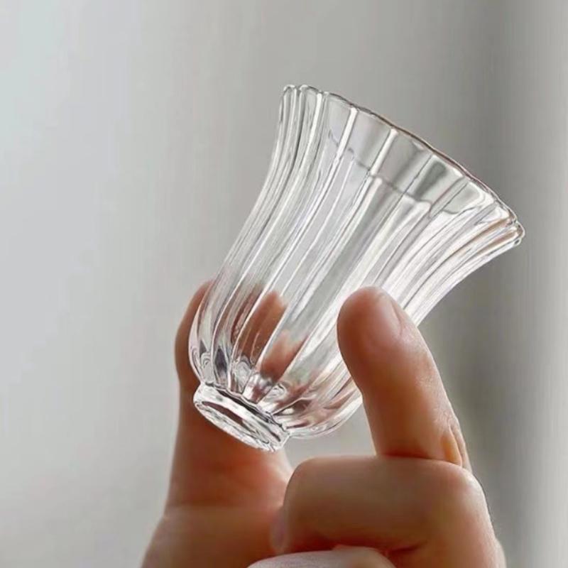 Japanese Tea - أكواب شاي زجاجية صغيرة بتصميم أزهار